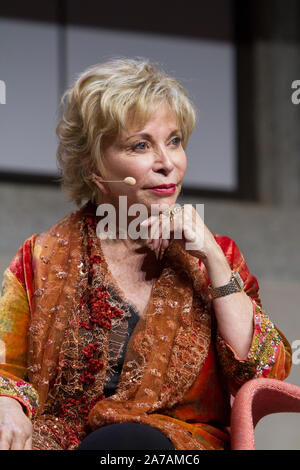 Portrait de l'écrivain chilien Isabel Allende lors d'un lancement de livre en 2019 en Italie Banque D'Images