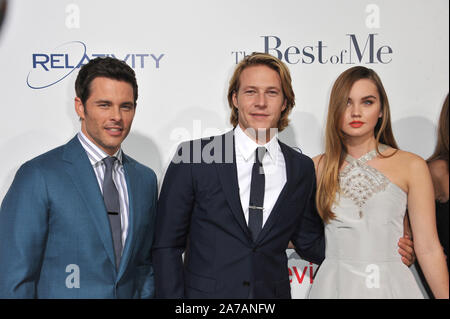 LOS ANGELES, CA - 7 octobre 2014 : James Marsden (à gauche) & Liana Liberato & Luke Bracey lors de la première mondiale de leur film 'Le meilleur de moi" au Regal Cinemas LA Live. © 2014 Paul Smith / Featureflash Banque D'Images