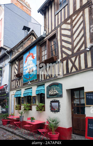 Restaurant Le Cristal, Rue Haute, Honfleur, Normandie, France Banque D'Images