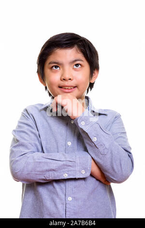 Studio shot of Japanese boy isolés contre fond blanc Banque D'Images