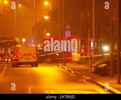 Un grave accident a eu lieu dans la région de Lewes Road, Orpington, impliquant deux bus. L'avant de l'autobus a été fortement endommagé. Banque D'Images