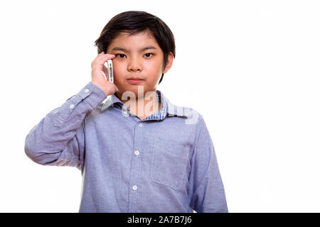 Studio shot of Japanese boy isolés contre fond blanc Banque D'Images