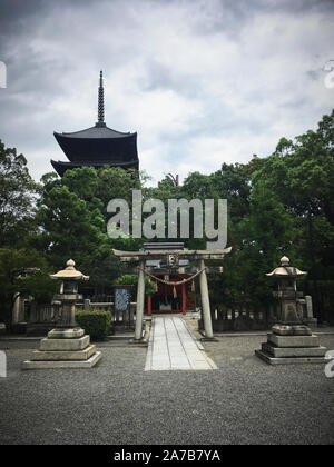 Temple Toji, Minami-Ku, Kyoto-shi - Nishikujonandencho. Temple bouddhiste shingon fondé en 796. Le plus haut a tō-ji pagode à 57 mètres de hauteur. Banque D'Images