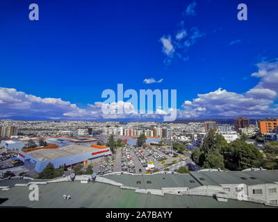 Quito, Équateur, 25 Octobre 2019 : Panorama de Quito, Équateur du volcan Pichincha. Banque D'Images