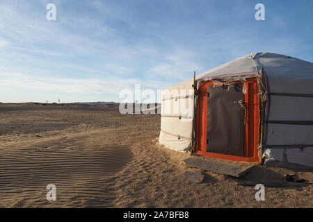 Yourte Mongole traditionnelle dans la région d'Olkhon paysage montagnes Banque D'Images