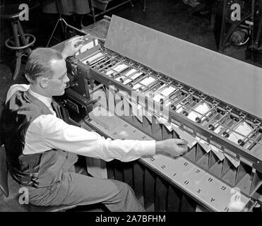 Carte de travail homme tabulating machine trieuse pour ca. 1940 Banque D'Images