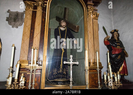 Cangas del Narcea, Espagne. La Colegiata de Santa Maria Magdalena (Église de Sainte Marie Madeleine), plus grand temple catholique romaine dans la ville Banque D'Images