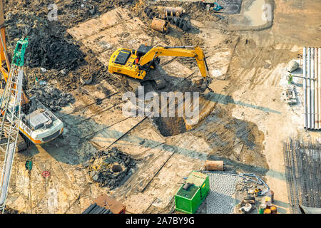 Vue aérienne de pieux forés en béton Travaux de la fondation sur un chantier de construction. Banque D'Images