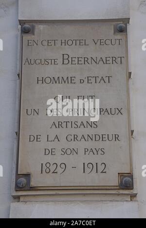 Un mémorial à Auguste Beernaert, ancien Premier ministre belge et prix Nobel de la paix winnner, Place de Luxembourg, Bruxelles, Belgique Banque D'Images