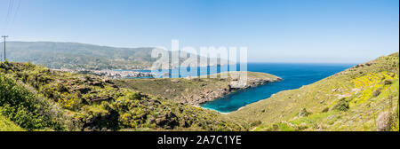 Panorama de Chora d'Andros sur une belle journée, Cyclades, Grèce Banque D'Images