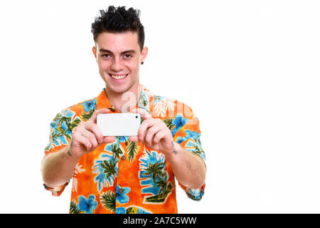 Studio shot of young handsome man prêt pour locations touristiques Banque D'Images