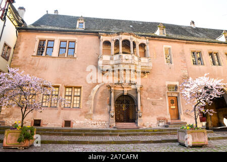 Colmar, France - le 23 mars 2019 : l'ancien poste de garde a été construit en 1575 dans le style Renaissance. Banque D'Images