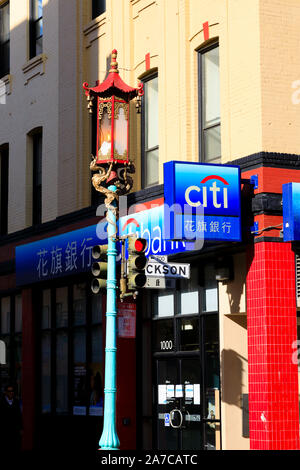 Citibank avec lanterne chinoise, 1000 Grant Avenue, Chinatown, San Francisco, Californie, États-Unis d'Amérique. ÉTATS-UNIS Banque D'Images