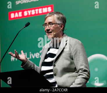 Joanna Bryson, lecteur à l'Université de Bath, parle de "Le rôle des personnes à l'âge de l'AI', sur le stade de la technologie, au New Scientist Live 2019 Banque D'Images