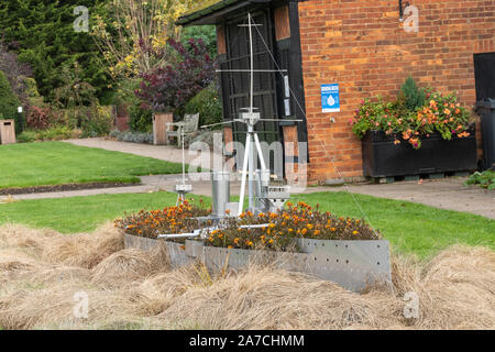 Amersham Garden of Remembrance (memorial gardens) dans la vieille ville d'Amersham, España. L'inscription du navire de guerre HMS Dreadnought à partir de 1906. Banque D'Images