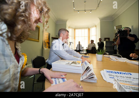 Paris, 30 octobre 2019. Sur la photo : Willie Rennie MSP - Leader du Parti Libéral Démocrate écossais. Willie Rennie est parti ce matin au siège pour une séance de photo pour lancer leur campagne électorale. Le Premier ministre britannique, Boris Johnson a appelé une élection générale le 12 décembre, et les démocrates libéraux écossais avec le ROYAUME-UNI Libéraux Démocrates Européens sont à la recherche d'assumer et d'arrêter Brexit. Crédit : Colin Fisher/Alamy Live News Banque D'Images