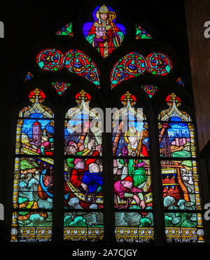 Vitrail représentant Saint Jacques le Majeur sur un bateau, dans l'église de St James à LE TREPORT Banque D'Images