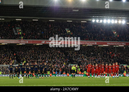 30 octobre 2019, Anfield, Liverpool, Angleterre ; Carabao Cup, Liverpool v Arsenal : Liverpool et Arsenal se préparer à une série de tirs Crédit : Mark Cosgrove/News Images Banque D'Images