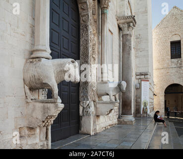 BARI, ITALIE - 3 octobre : Bari est ville sur la mer Adriatique. Vue de la Basilique de Saint Nicolas le 3 octobre 2017, Bari, Italie. Banque D'Images