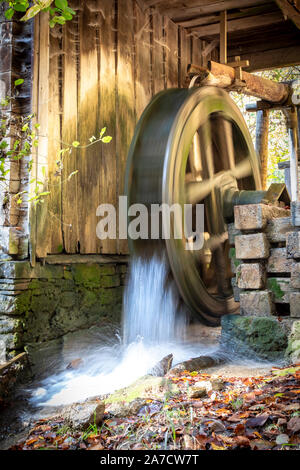 Roue du moulin, scène rurale en Autriche Banque D'Images