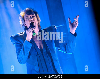 Berlin, Allemagne. 29 Oct, 2019. Musicien Sven Ratzke s'affiche dans la barre de toutes les raisons. Credit : Britta Pedersen/dpa-Zentralbild/ZB/dpa/Alamy Live News Banque D'Images