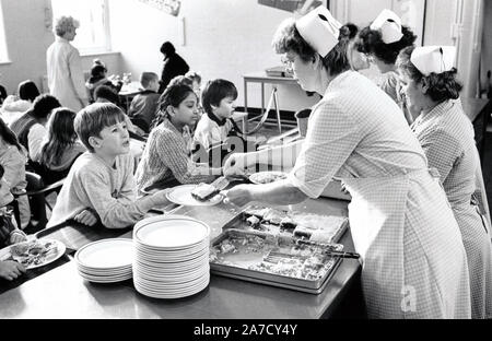 Les repas scolaires, Stanley Junior School, Nottingham Novembre 1986 UK Banque D'Images