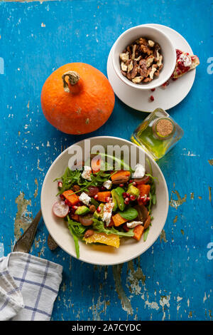 Avec salade de potiron cuit au four et orange Banque D'Images