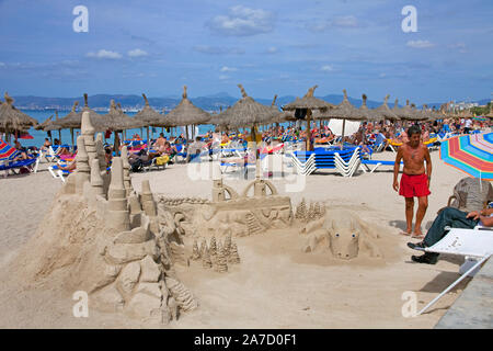 À la plage de sable, BALLERMANN, Playa de Palma, El Arenal, Majorque, îles Baléares, Espagne Banque D'Images