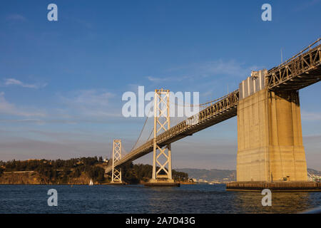 La section ouest de la San Francisco Oakland Bay Bridge, en Californie, États-Unis d'Amérique Banque D'Images