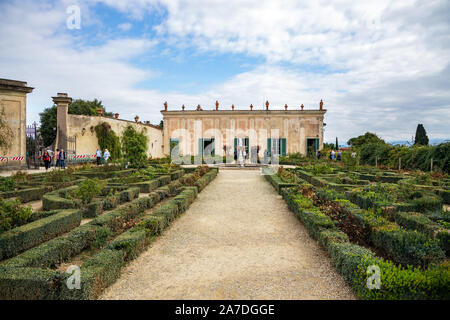 FLORENCE, Toscane/Italie - le 20 octobre : Rose lits dans Boboli Florence le 20 octobre 2019. Des personnes non identifiées Banque D'Images