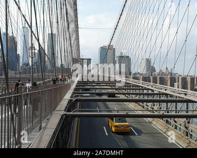New York, USA. Sep 11, 2019. Le Pont de Brooklyn à New York. Le pont est un des plus anciens ponts de suspension aux ETATS UNIS. Il enjambe l'East River et relie les quartiers de Manhattan et de Brooklyn. Crédit : Alexandra Schuler/dpa/Alamy Live News Banque D'Images