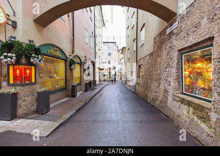 Salzbourg, Autriche - 25 décembre 2016 : centre historique de Street View à Noël et les gens Banque D'Images