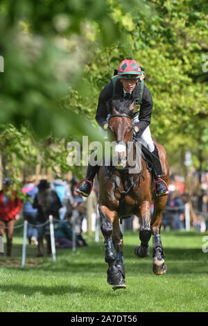 Badminton Horse Trials 5 mai 2019 Gloucester 2019 Tom Britnell équitation cross country dans le badminton Horse Trials Banque D'Images