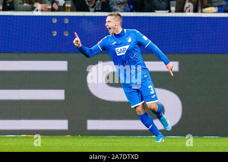 Berlin, Allemagne. 06Th Nov, 2019. Soccer : Bundesliga, TSG 1899 Hoffenheim - SC Paderborn 07, 10e journée, dans le PreZero Arena. Le buteur Pavel Kaderabek Hoffenheim se réjouit de l'objectif de 2:0. Credit : Uwe Anspach/DPA - NOTE IMPORTANTE : en conformité avec les exigences de la DFL Deutsche Fußball Liga ou la DFB Deutscher Fußball-Bund, il est interdit d'utiliser ou avoir utilisé des photographies prises dans le stade et/ou la correspondance dans la séquence sous forme d'images et/ou vidéo-comme des séquences de photos./dpa/Alamy Live News Banque D'Images