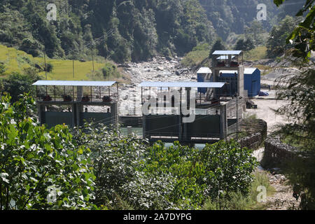 Barrage hydroélectrique de la rivière Upper Madi, région de l'Annapurna Népal site Banque D'Images