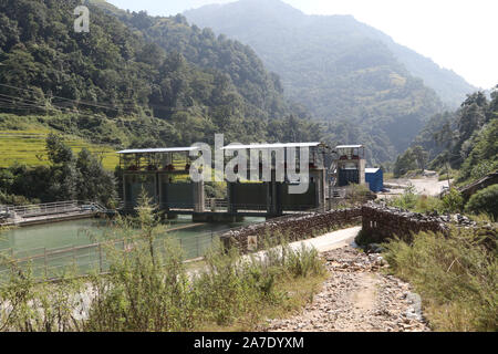 Barrage hydroélectrique de la rivière Upper Madi, région de l'Annapurna Népal site Banque D'Images