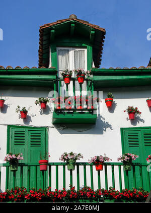 Maisons colorées à Hondarribia, Espagne Banque D'Images