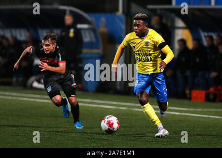 LEEUWARDEN, 01-11-2019, stade de Cambuur Dutch keuken kampioen divisie, saison 2019-2020. Cambuur - NEC Nimègue. (L-R) Bart van Rooij de NEC, David Sambissa de Cambuur Banque D'Images