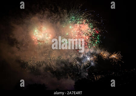 Le feu d'artifice au cours de l'Alexandra Palace Firework Festival à Londres. Banque D'Images