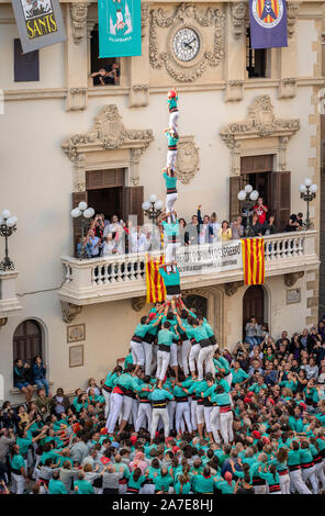 Tours humaines.La dernière représentation de la "Castellers de Vilafranca' de l'année.Pilier de 8. (1 de 8) Banque D'Images