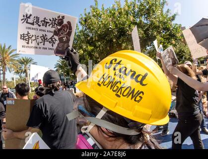 Anaheim, Californie, USA. 06Th Nov, 2019. Joueurs pour protester contre un stade de la liberté à l'appui de la BlizzCon Hearthstone player Ng Wai ''blitzchung» Chung, qui a été interdit par le jeu vidéo bouilloire Blizzard Entertainment pour soutenir les pro-démocratie protestataires de Hong Kong. Les joueurs pour la liberté est un projet de lutte pour l'avenir, un organisme à but non lucratif dédiée à la promotion des droits numériques. Crédit : Brian Cahn/ZUMA/Alamy Fil Live News Banque D'Images