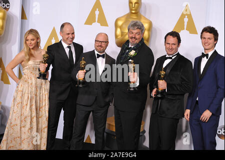 LOS ANGELES, CA - le 22 février 2015 : Chloe Grace Moretz & Paul Franklin & Andrew Lockley & Ian Hunter & Scott Fisher & Ansel Elgort à la 87e Academy Awards annuels au Kodak Theater, Hollywood. © 2015 Paul Smith / Featureflash Banque D'Images