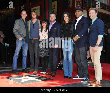LOS ANGELES, CA - 5 mars, 2015 : 'NCIS : Los Angeles stars Miguel Ferrer (à gauche), Eric Christian Olsen, Renee Felice Smith, Chris O'Donnell, Daniela Ruah, LL Cool J & Barrett Foa sur Hollywood Boulevard où Chris O'Donnell a été honoré avec le 2,544ème étoile sur le Walk of Fame. © 2015 Paul Smith / Featureflash Banque D'Images