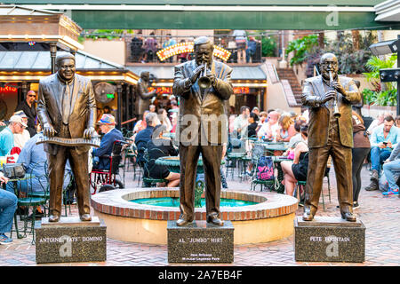 New Orleans, USA - 23 Avril 2018 : les trois joueurs de la musique Jazz Greats sur Bourbon Street à Musical Legends Park libre Banque D'Images