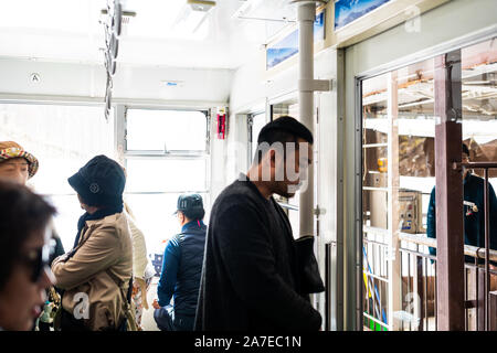 Takayama, Japon - 8 Avril, 2019 : Shinhotaka téléphérique téléphérique dans la préfecture de Gifu parc à l'intérieur intérieur de cable car Banque D'Images