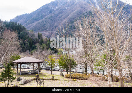 Takayama, Japon - 8 Avril, 2019 : Préfecture Gifu et ville Okuhida onsen resort villages près de téléphérique Shinhotaka Banque D'Images