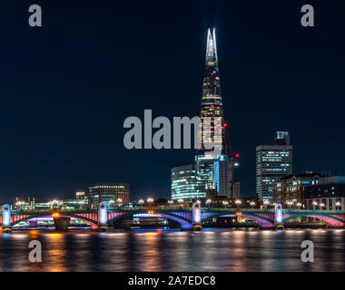 Vue imprenable sur pont sur la Tamise et le fragment dans l'arrière-plan Banque D'Images