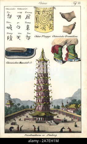 Drapeau chinois, chaussures pour femmes et les pieds, men's shoe, caractères d'écriture chinoise et la pagode de porcelaine à Nankin (Nanjing) construite durant la dynastie Ming. Lithographie coloriée de Friedrich Wilhelm Goedsche Vollstaendige Völkergallerie « dans getreuen Abbildungen' (Galerie complète des peuples autochtones en vrai photos), Meissen, circa 1835-1840. Goedsche (1785-1863) était un écrivain allemand, libraire et éditeur à Meissen. La plupart des illustrations ont été adaptés à partir de Bertuch's 'Bilderbuch fur Kinder' et d'autres. Banque D'Images