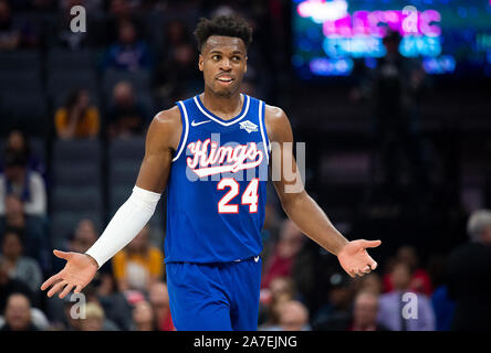 Sacramento, CA, USA. 1er novembre 2019. Sacramento Kings guard Buddy Hield (24) réagit après une faute au cours d'un match contre l'theUtah au Golden Jazz 1 Centre le vendredi, Novembre 1, 2019 à Sacramento. Crédit : Paul Kitagaki Jr./ZUMA/Alamy Fil Live News Banque D'Images