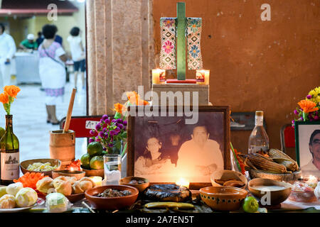 Autel familial établi à Hanal Pixan qui est la célébration du Jour des morts qui proviennent de la culture maya. Merida, Yucatan, Mexique Banque D'Images